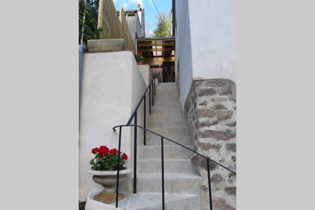La Petite Maison Dans La Vallee Avallon Exterior foto